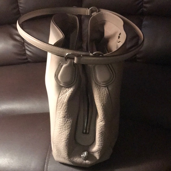 ⭐️ Coach Purse (authentic) ⭐️ open to offers!!! - Picture 2 of 7